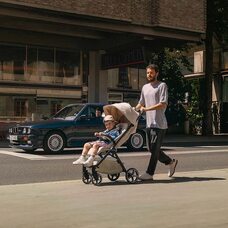 Прогулочная коляска TRVL LX BMW Nuna MICA